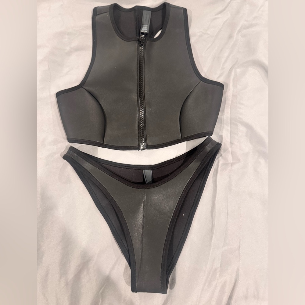 SKIMS scuba set 
Both pieces XS